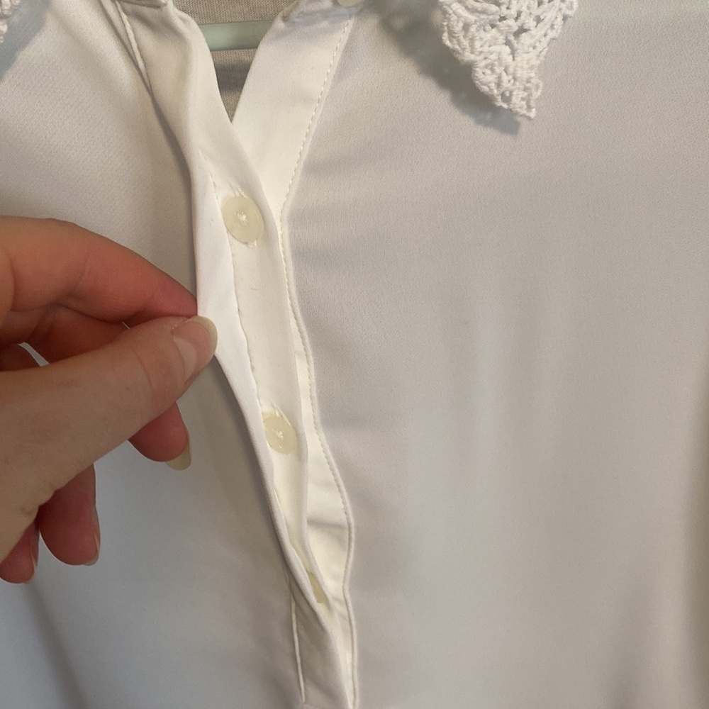 🩷3 for $20🩷 White top with Lace - Picture 4 of 8